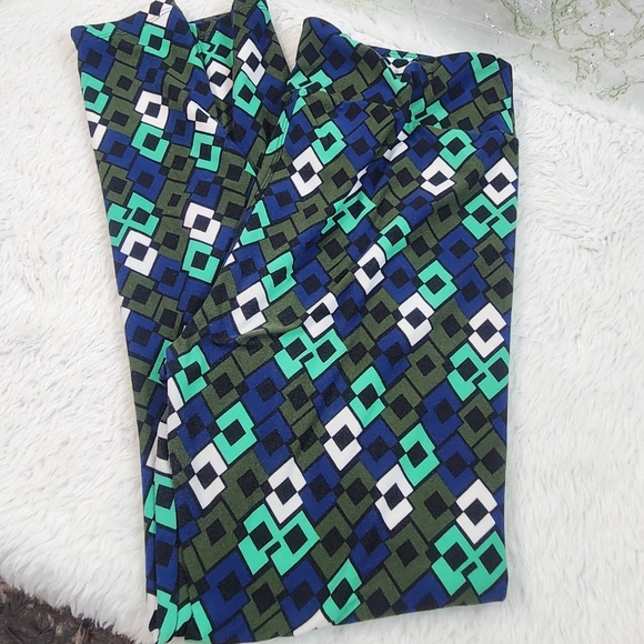 LuLaRoe Tall & Curvy Leggings - Picture 1 of 13